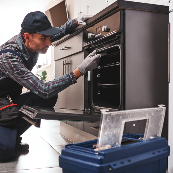 contractor working on an oven installation kelso wa