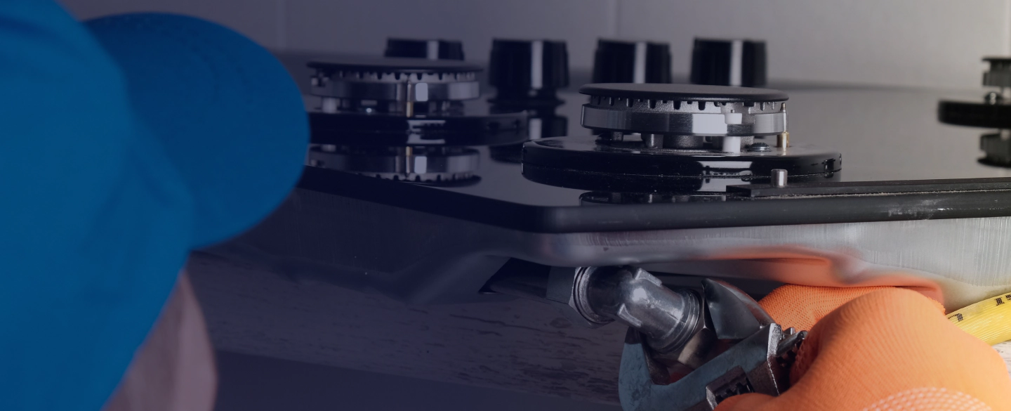 technician installing a cooktop kelso wa